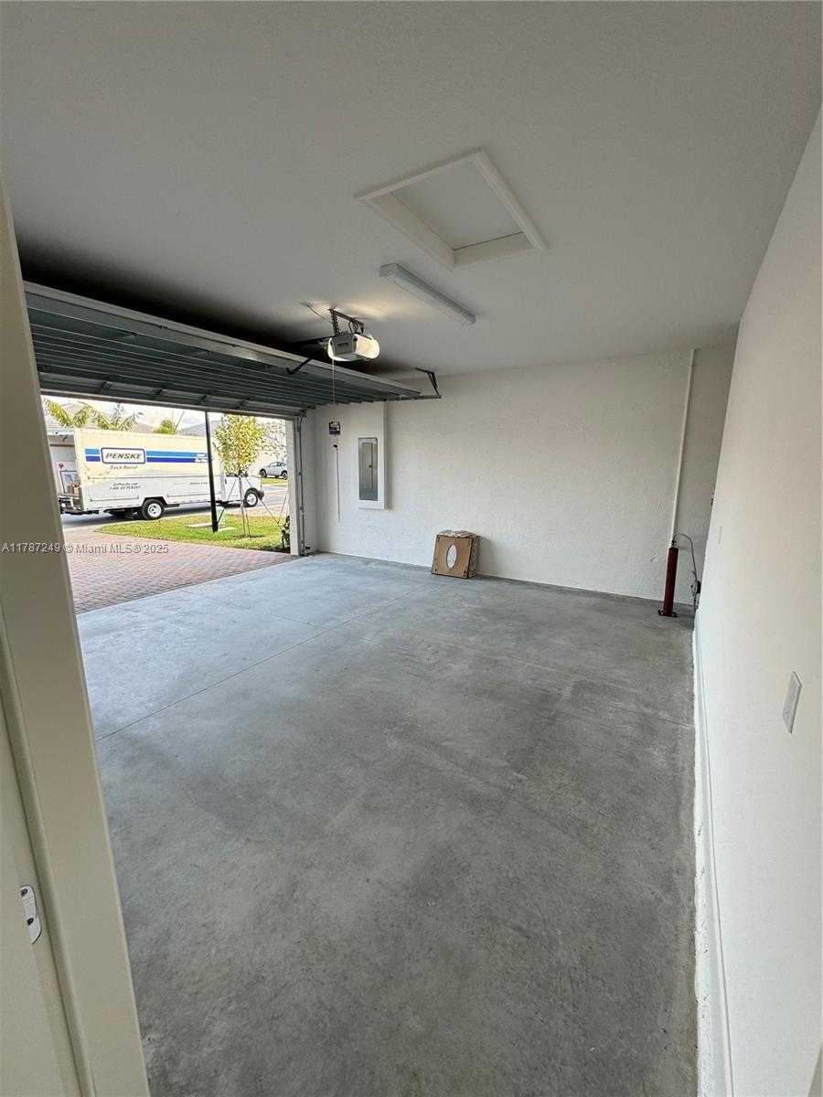 Small Image of 12612 SOUTH WEST GREEN CREEK DR, Port St. Lucie Number 7