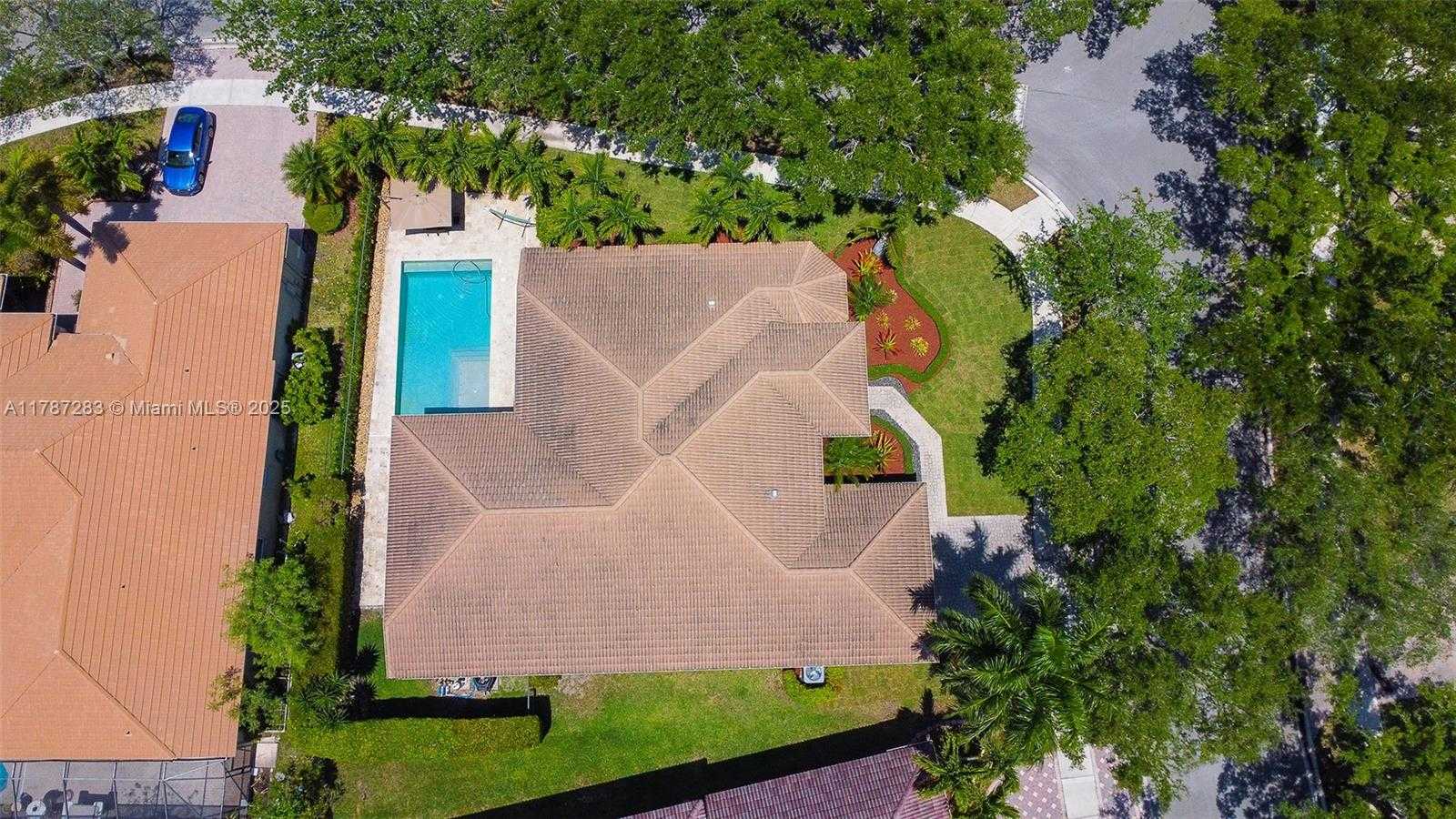 Small Image of 3848 OAK RIDGE CIR, Weston Number 2