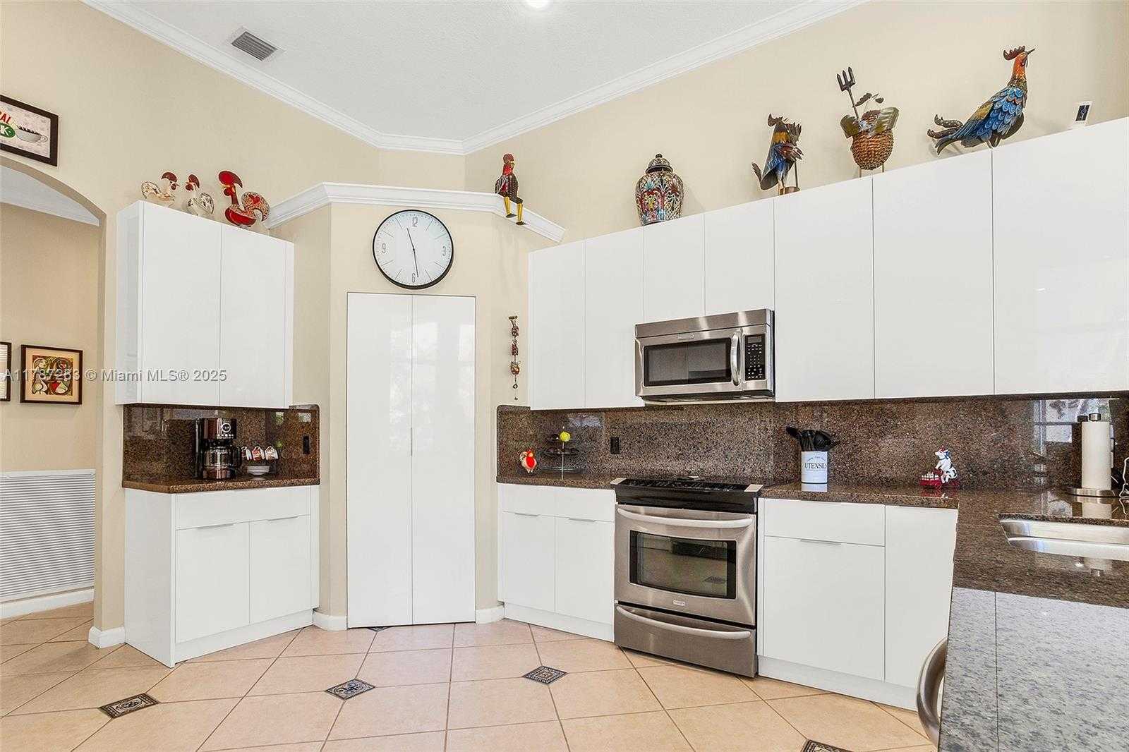 Small Image of 3848 OAK RIDGE CIR, Weston Number 31