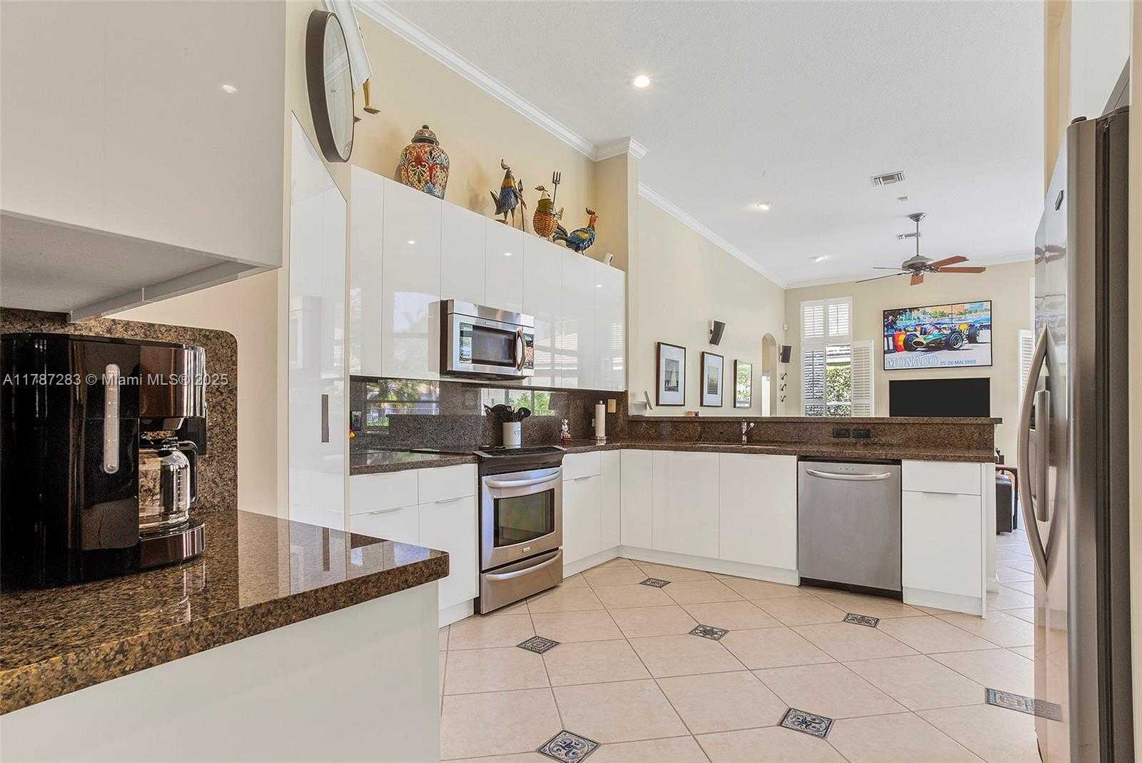 Small Image of 3848 OAK RIDGE CIR, Weston Number 32