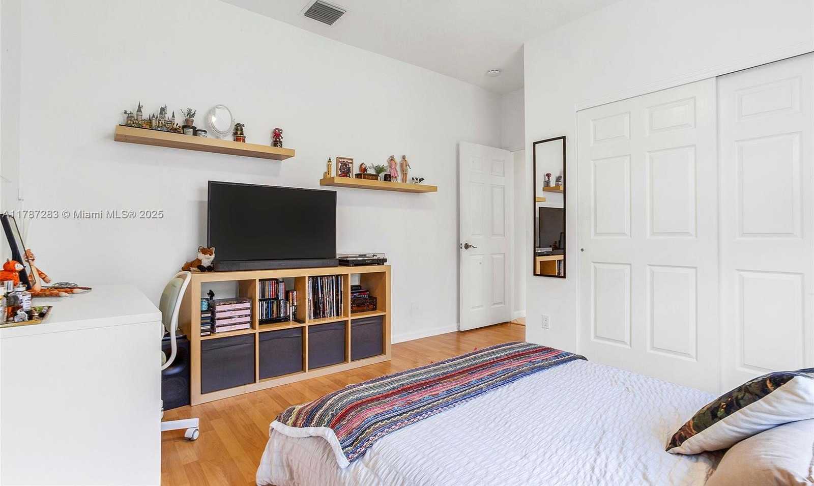 Small Image of 3848 OAK RIDGE CIR, Weston Number 37