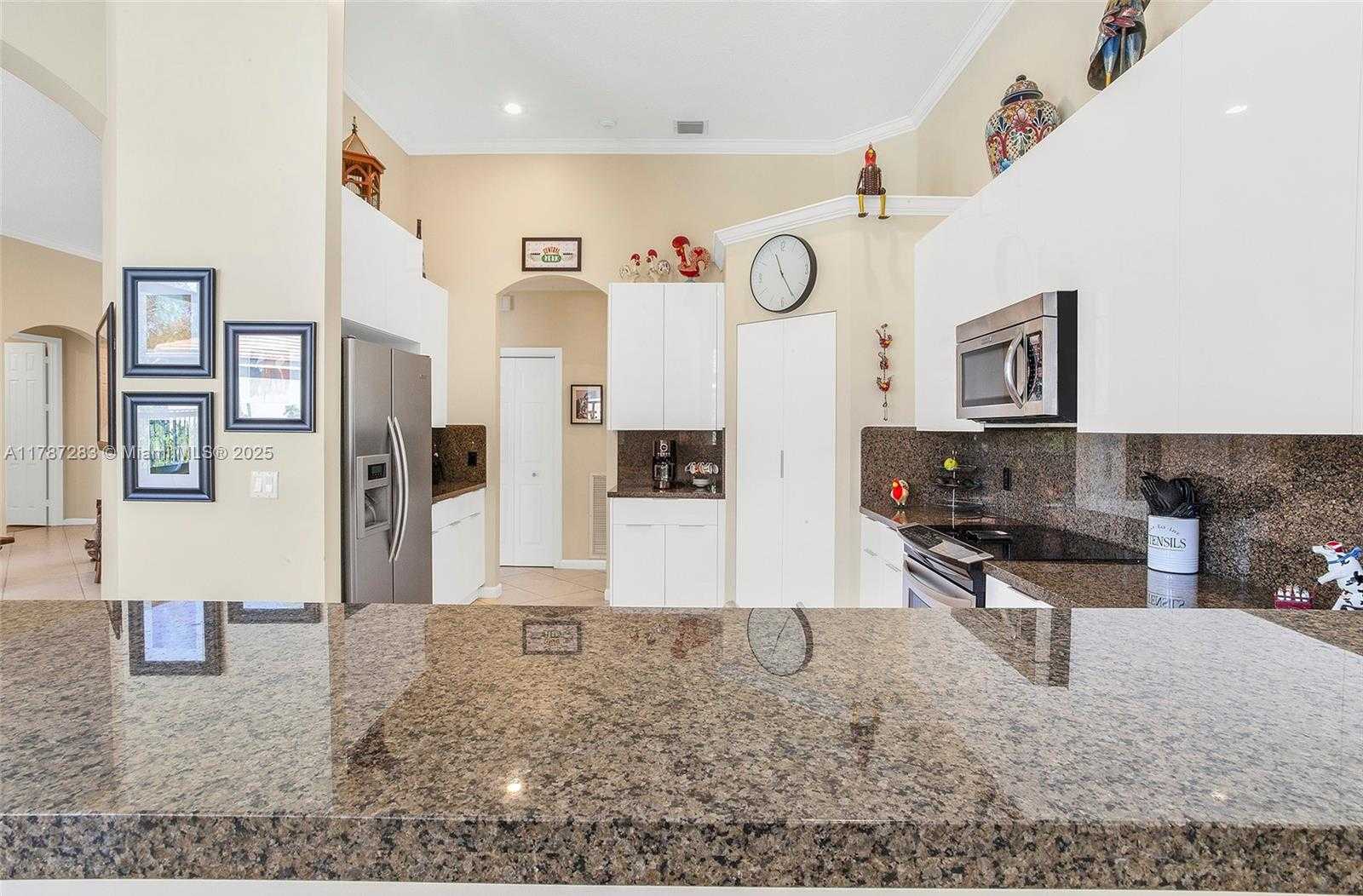 Small Image of 3848 OAK RIDGE CIR, Weston Number 4