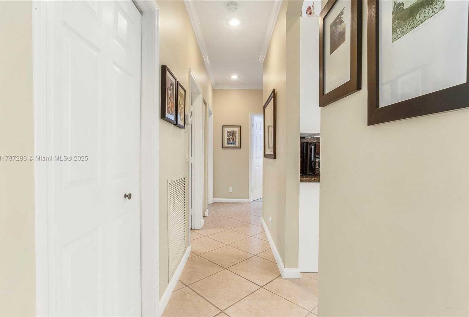 Small Image of 3848 OAK RIDGE CIR, Weston Number 40