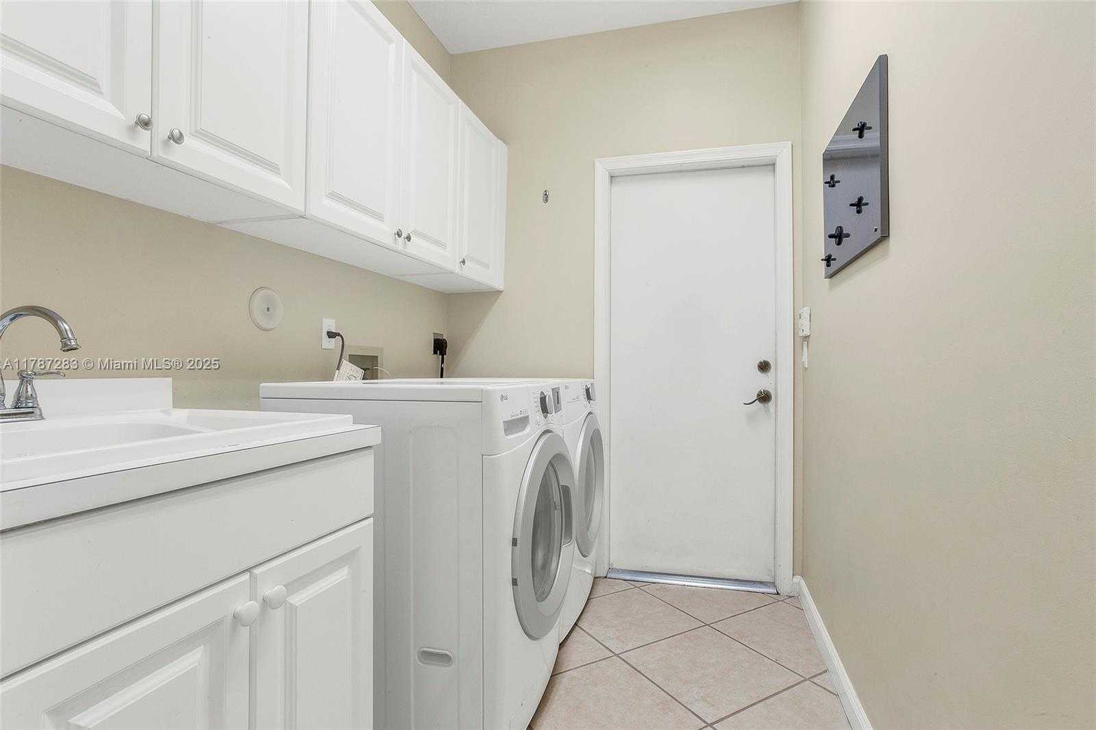 Small Image of 3848 OAK RIDGE CIR, Weston Number 41