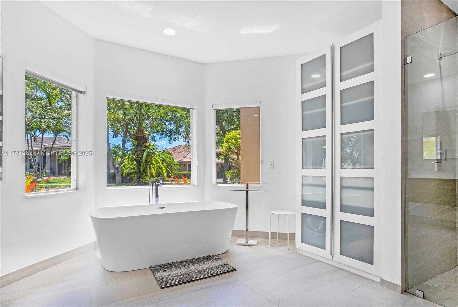 Small Image of 3848 OAK RIDGE CIR, Weston Number 49