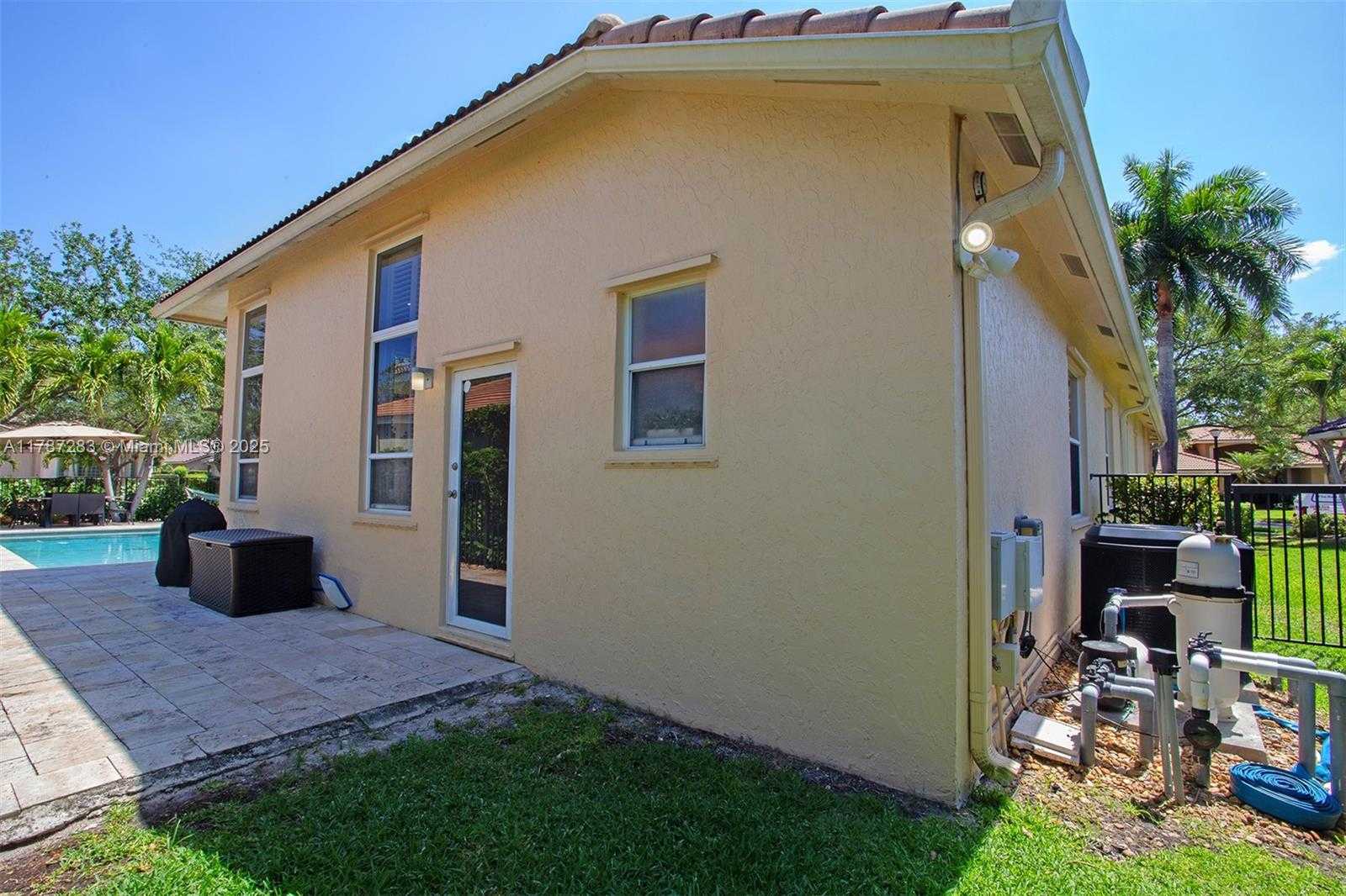Small Image of 3848 OAK RIDGE CIR, Weston Number 56