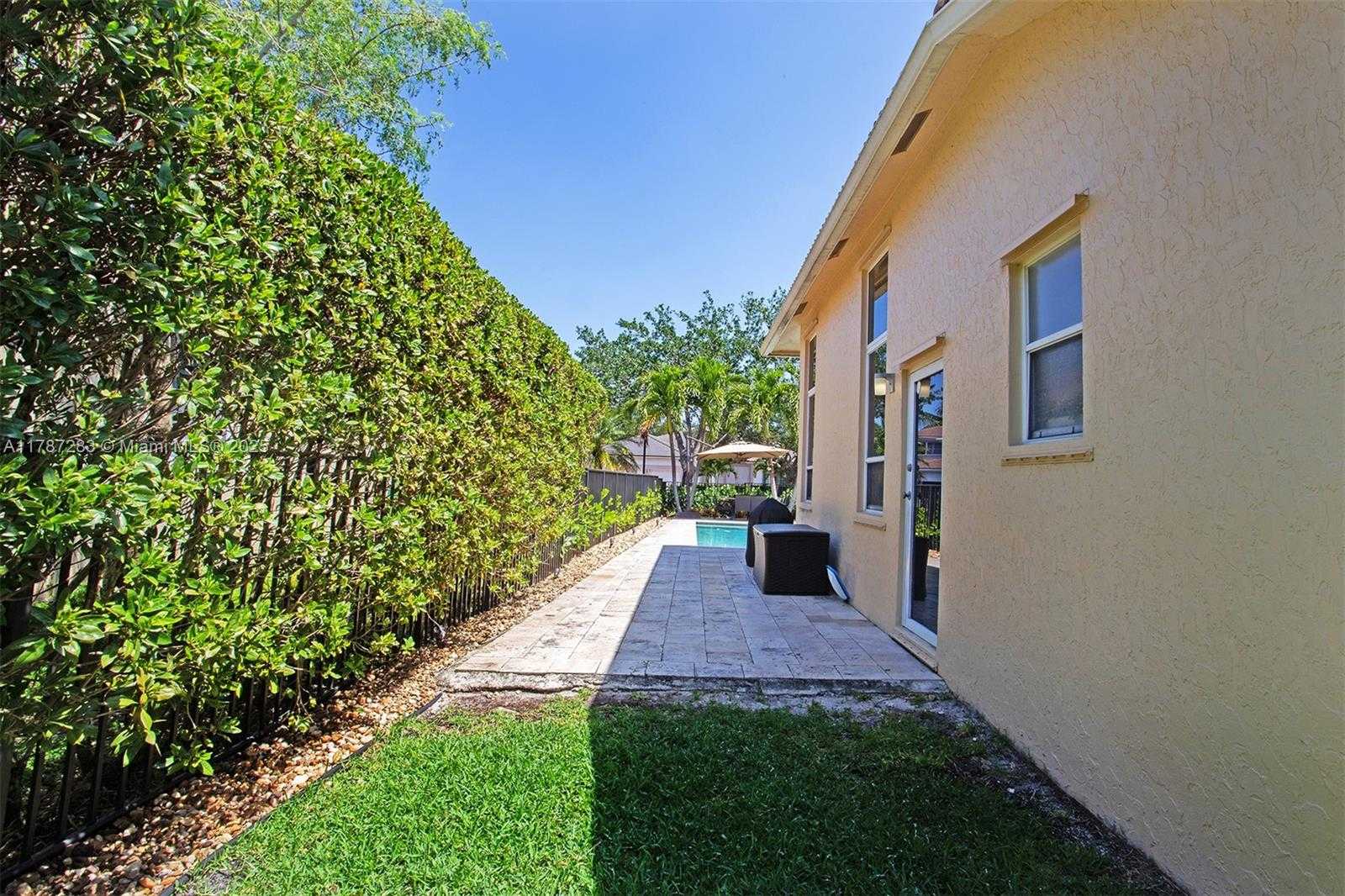 Small Image of 3848 OAK RIDGE CIR, Weston Number 57