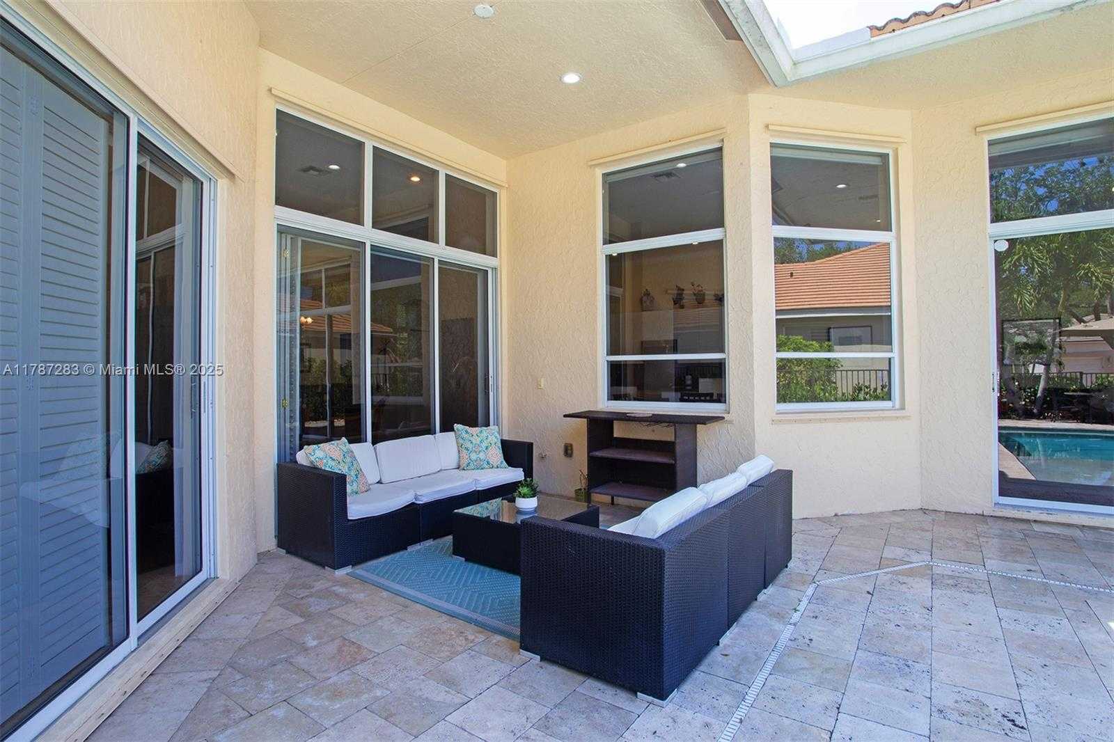 Small Image of 3848 OAK RIDGE CIR, Weston Number 60