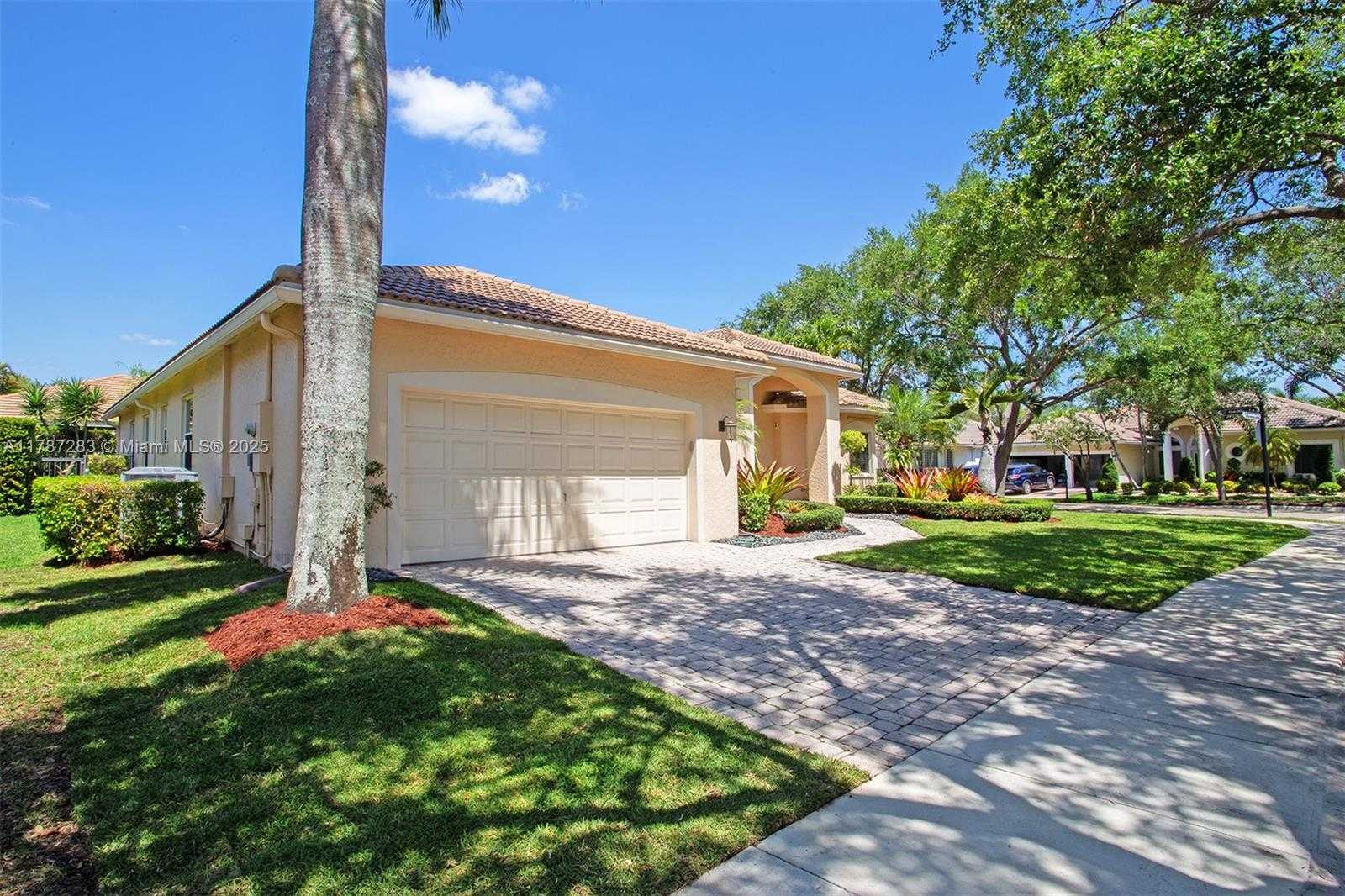 Small Image of 3848 OAK RIDGE CIR, Weston Number 66