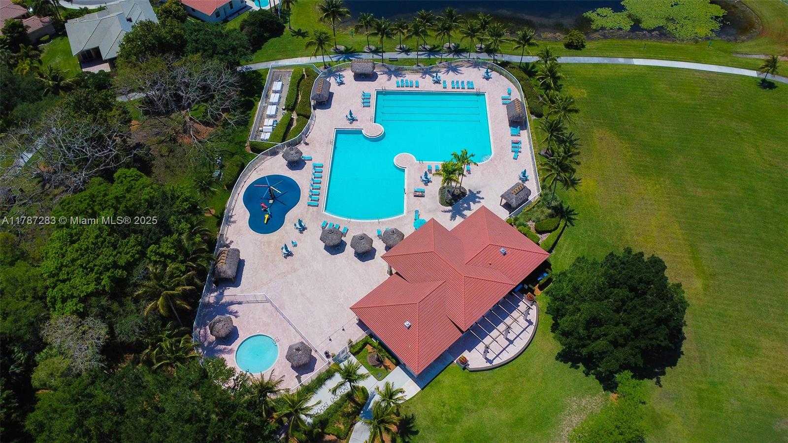 Small Image of 3848 OAK RIDGE CIR, Weston Number 74
