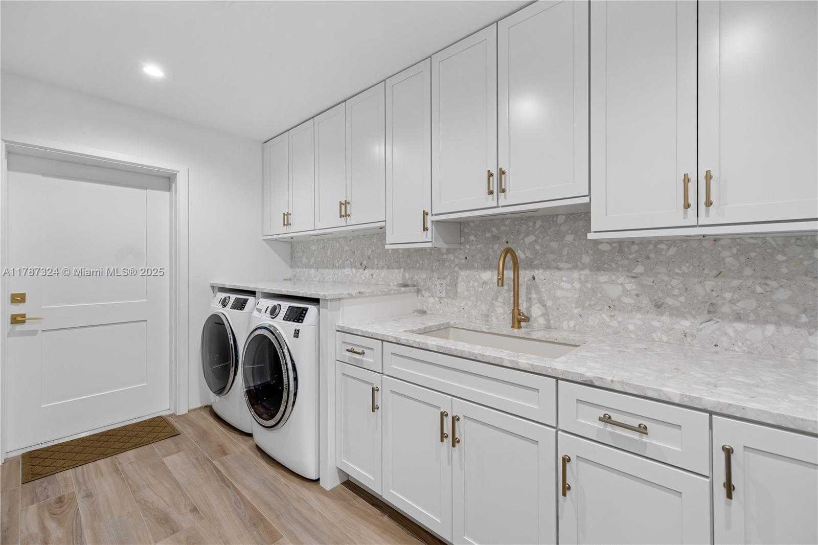 Small Image of 64 TARPOON LANE, Key Largo Number 14