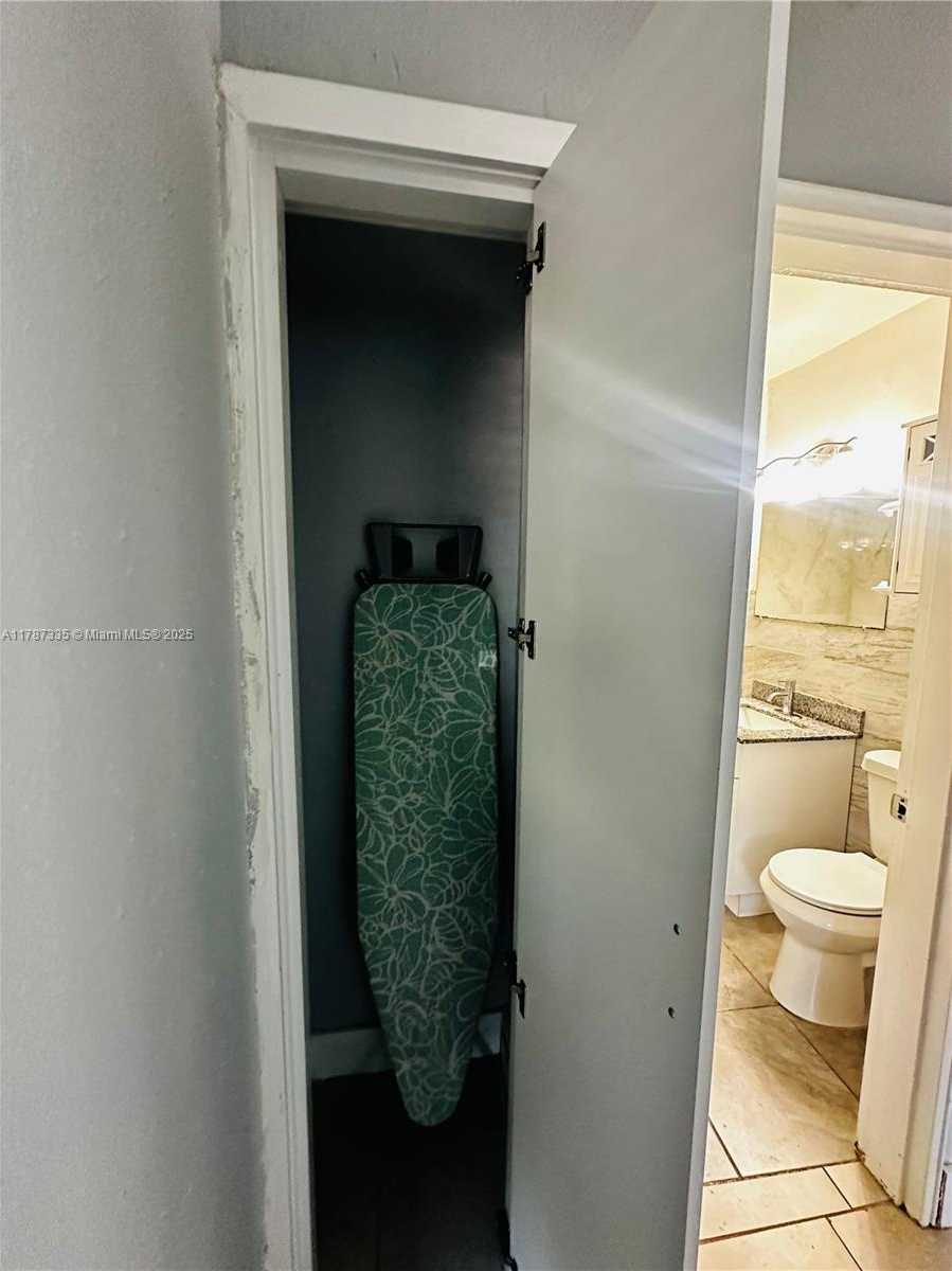 Small Image of 800 NORTH 69TH AVE, Hollywood Number 11