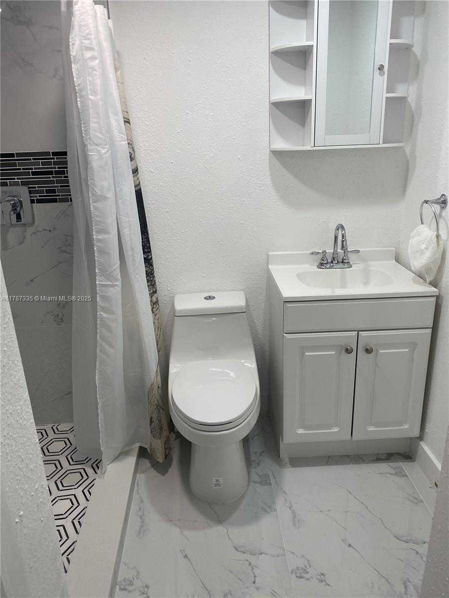 Small Image of 800 NORTH 69TH AVE, Hollywood Number 14