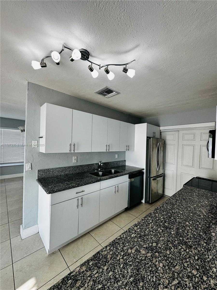 Small Image of 800 NORTH 69TH AVE, Hollywood Number 16