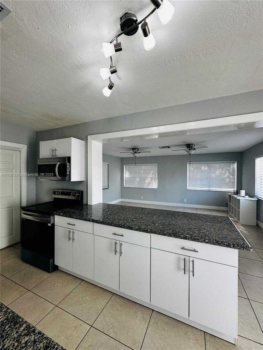 Small Image of 800 NORTH 69TH AVE, Hollywood Number 17