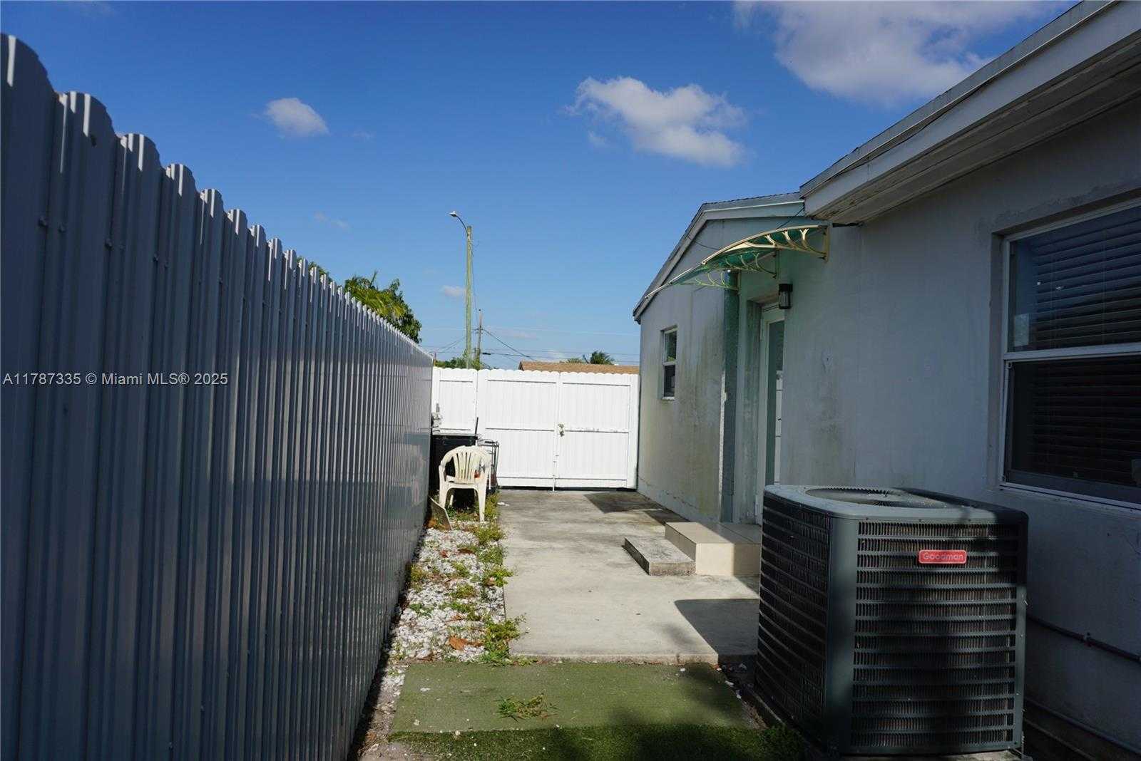 Small Image of 800 NORTH 69TH AVE, Hollywood Number 25