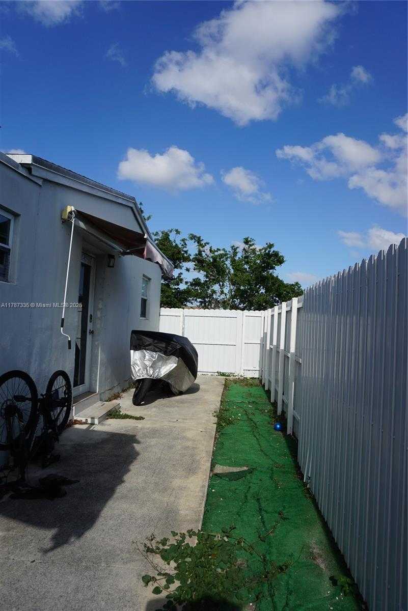 Small Image of 800 NORTH 69TH AVE, Hollywood Number 29