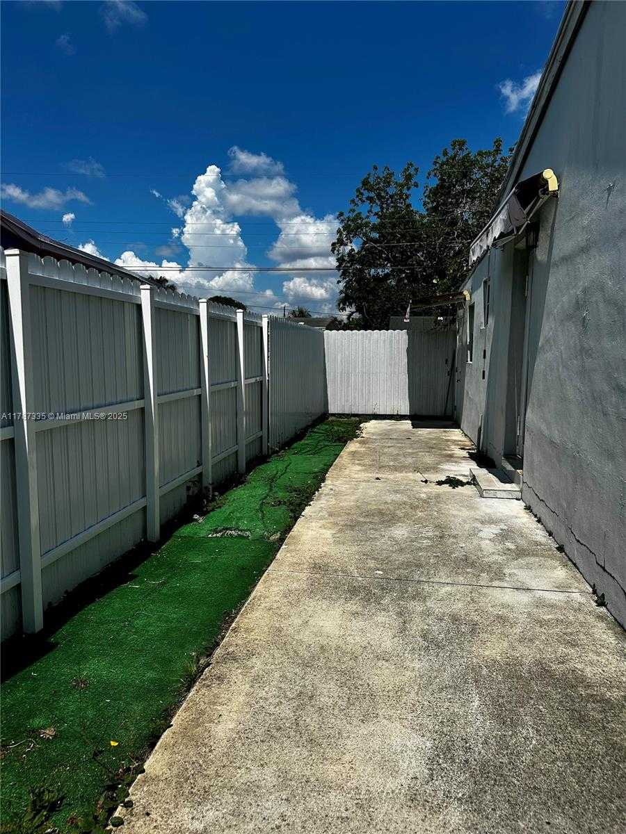 Small Image of 800 NORTH 69TH AVE, Hollywood Number 34