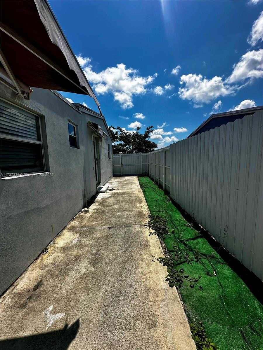 Small Image of 800 NORTH 69TH AVE, Hollywood Number 35
