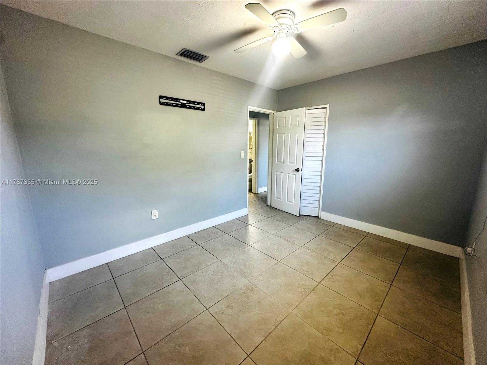 Small Image of 800 NORTH 69TH AVE, Hollywood Number 8