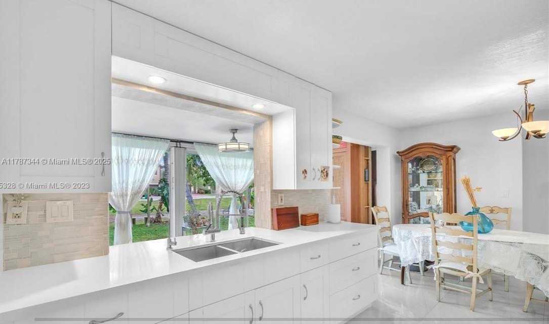 Small Image of 4941 NORTH WEST 55TH CT, Tamarac Number 23