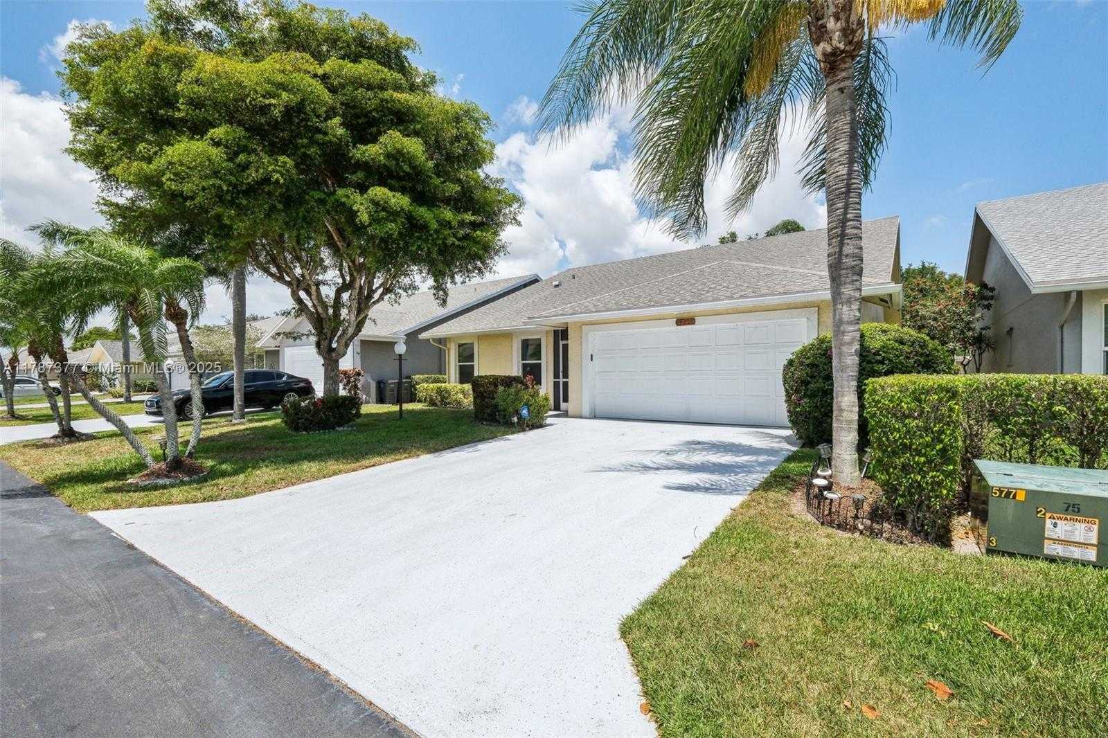 Small Image of 5260 TIFFANY ANNE CIR, West Palm Beach Number 3