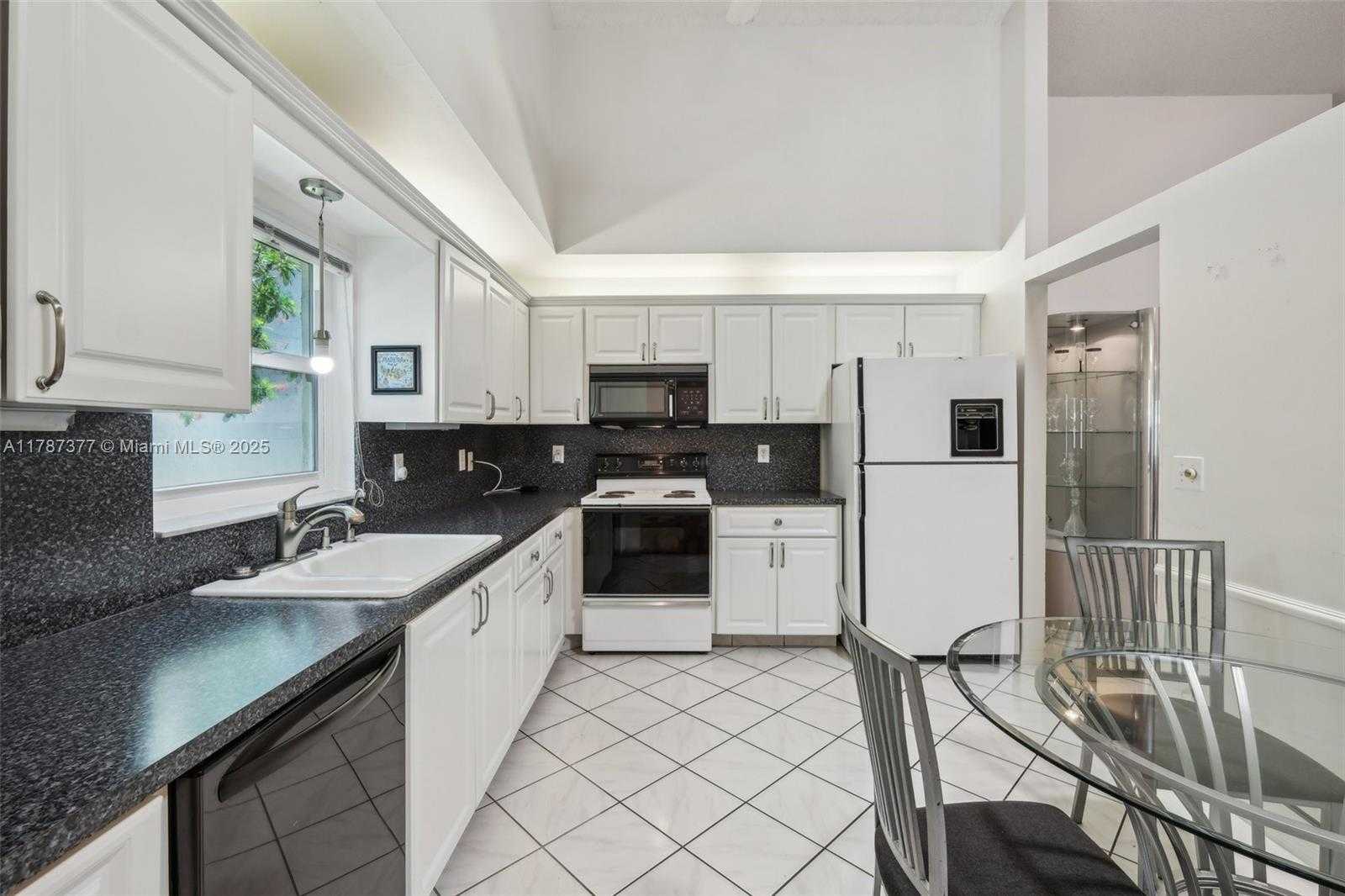 Small Image of 5260 TIFFANY ANNE CIR, West Palm Beach Number 4