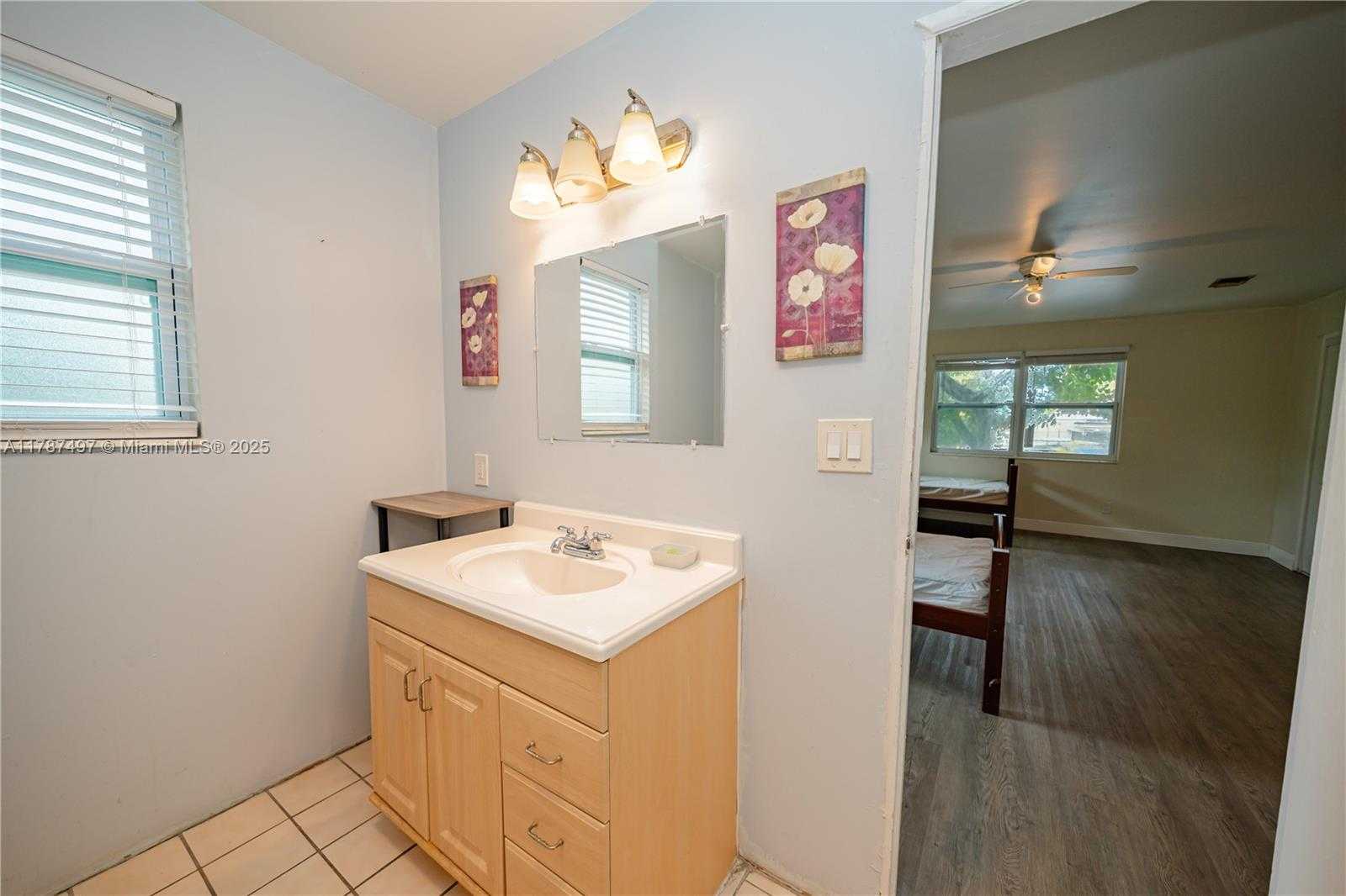 Small Image of 218 SOUTH WEST 14TH CT, Fort Lauderdale Number 38