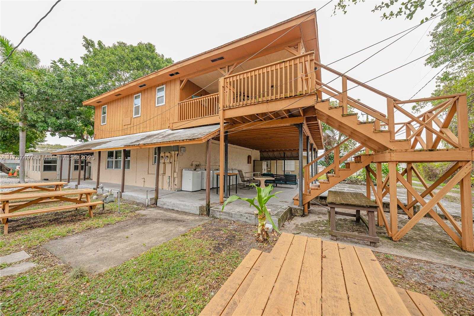 Small Image of 218 SOUTH WEST 14TH CT, Fort Lauderdale Number 4
