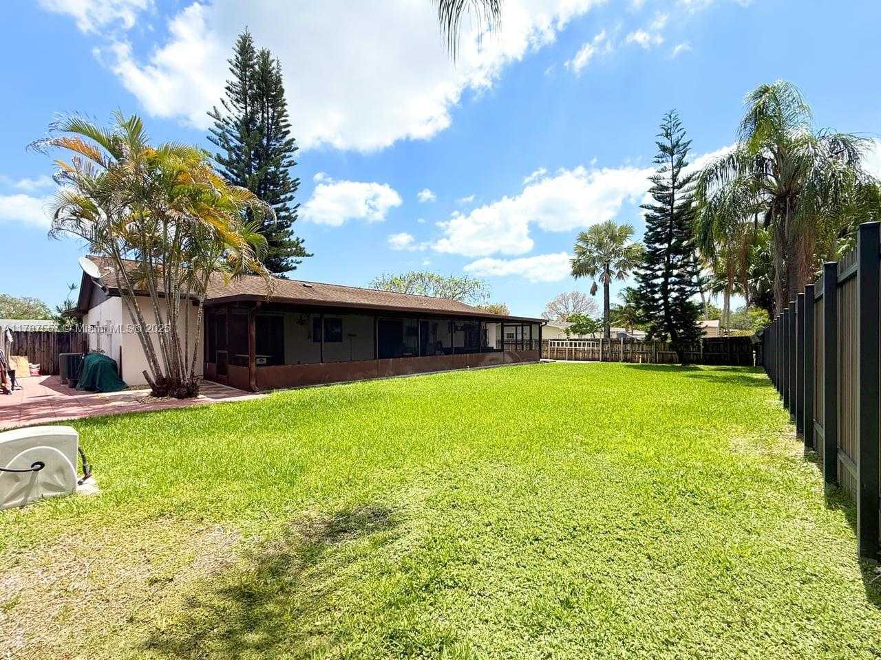 Small Image of 19612 SOUTH WEST 87TH PL, Cutler Bay Number 29