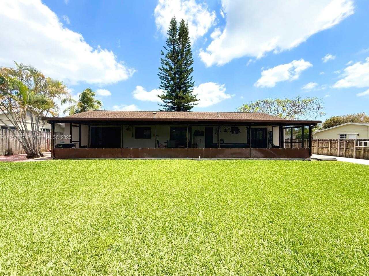 Small Image of 19612 SOUTH WEST 87TH PL, Cutler Bay Number 30