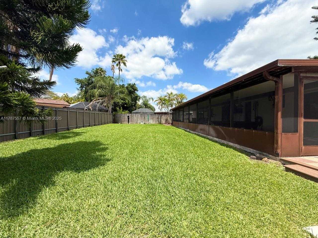 Small Image of 19612 SOUTH WEST 87TH PL, Cutler Bay Number 31