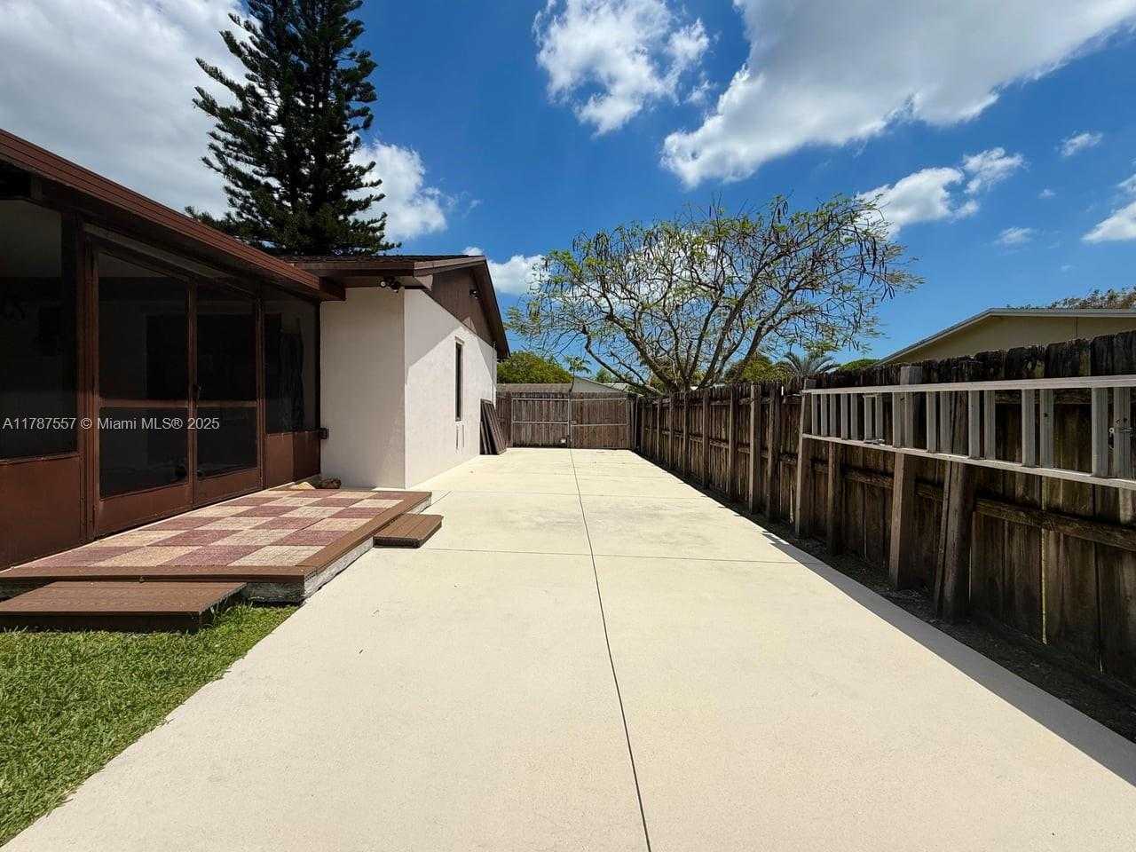 Small Image of 19612 SOUTH WEST 87TH PL, Cutler Bay Number 32