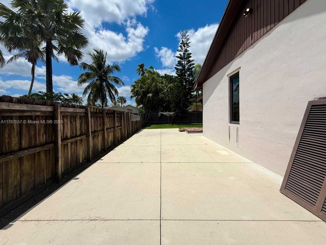 Small Image of 19612 SOUTH WEST 87TH PL, Cutler Bay Number 33