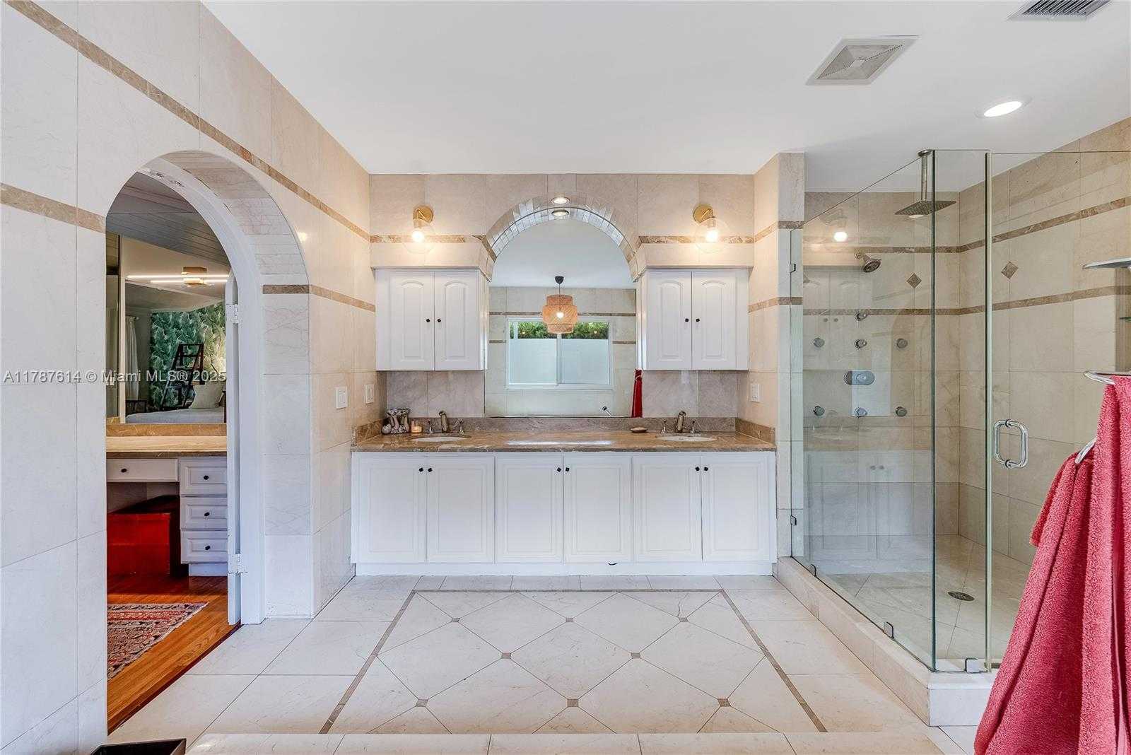 Small Image of 4404 ALHAMBRA CIR, Coral Gables Number 24
