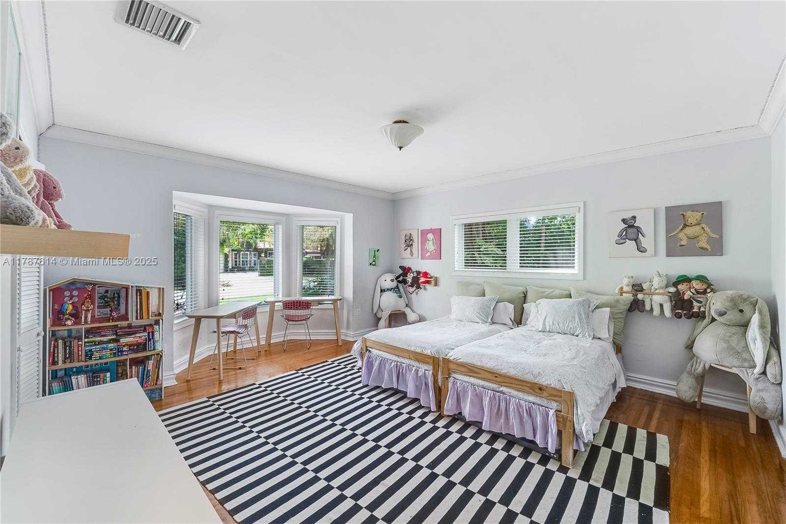 Small Image of 4404 ALHAMBRA CIR, Coral Gables Number 27