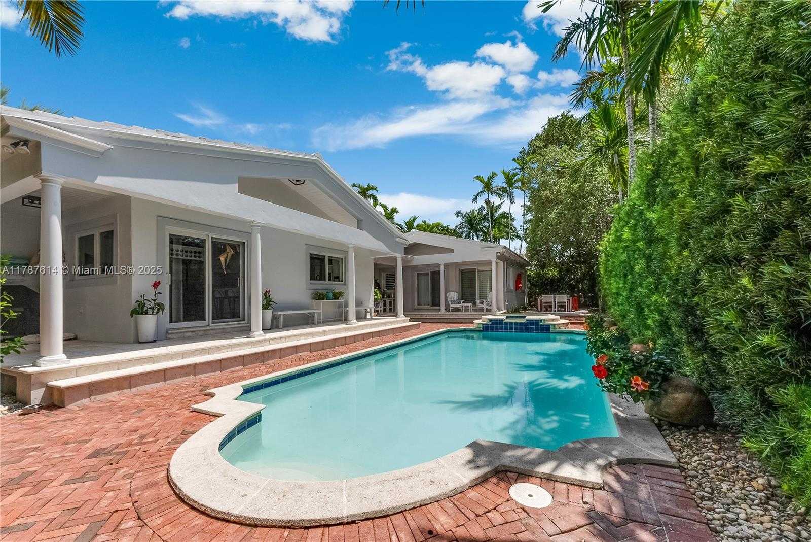 Small Image of 4404 ALHAMBRA CIR, Coral Gables Number 36
