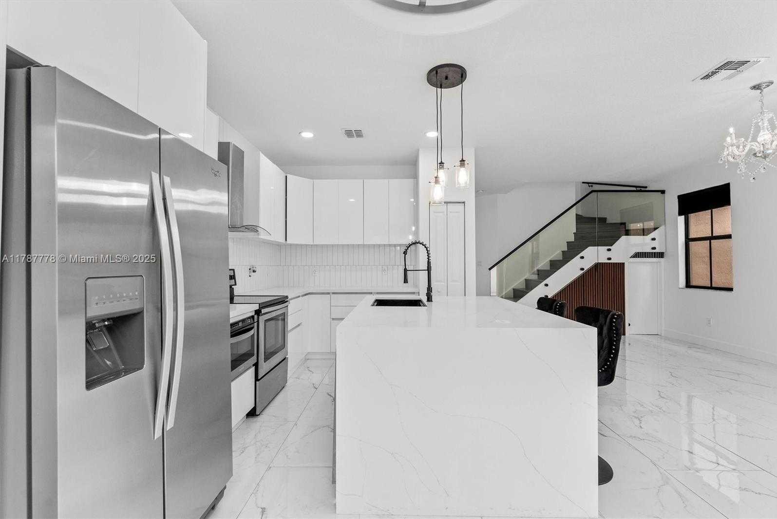 Small Image of 4814 NORTH WEST 56TH CT, Tamarac Number 4
