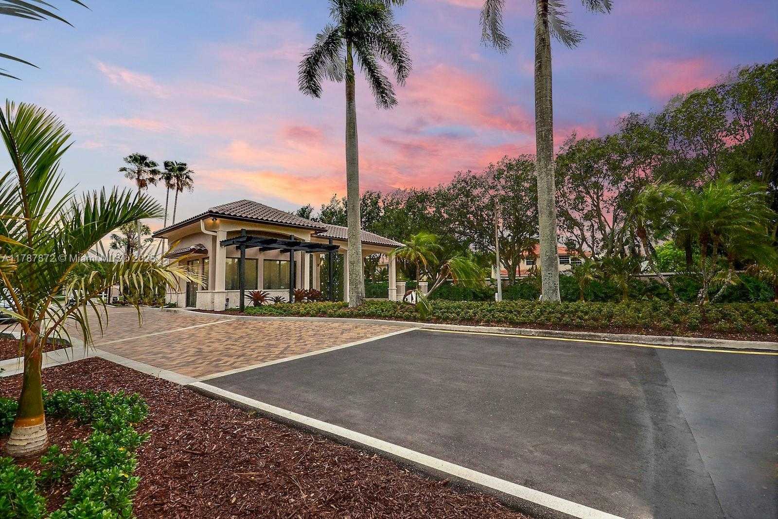 Small Image of 2724 CAYENNE AVE, Cooper City Number 42