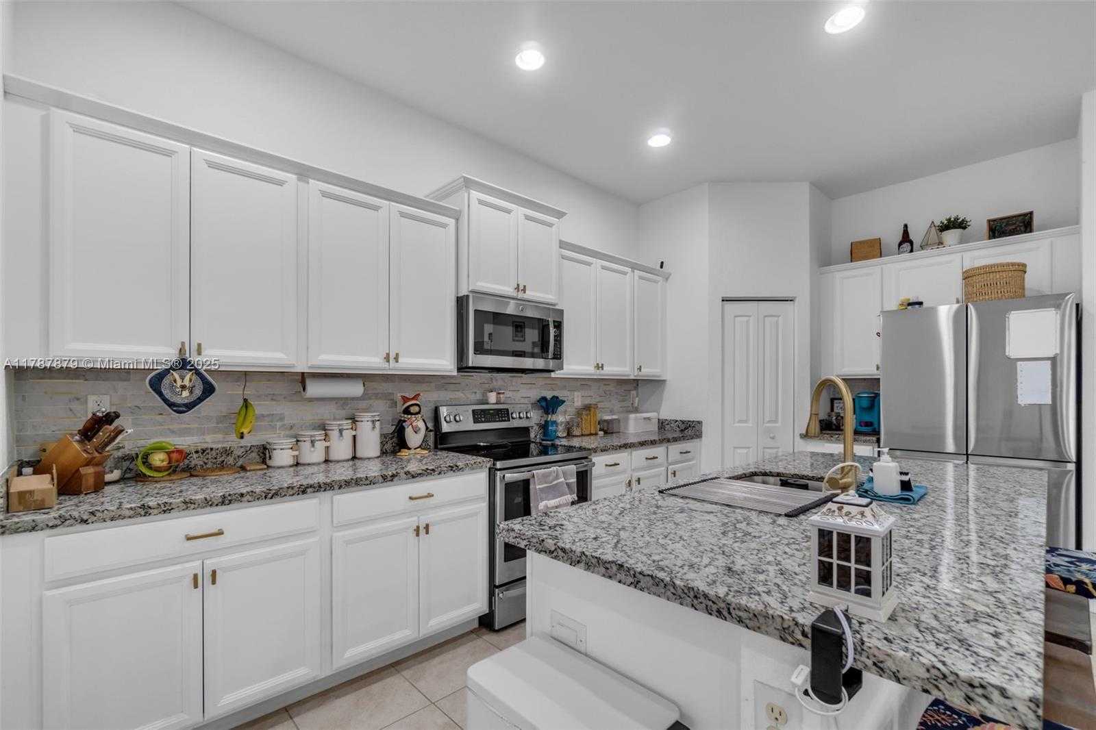 Small Image of 4136 NORTH EAST 21ST CT, Homestead Number 7