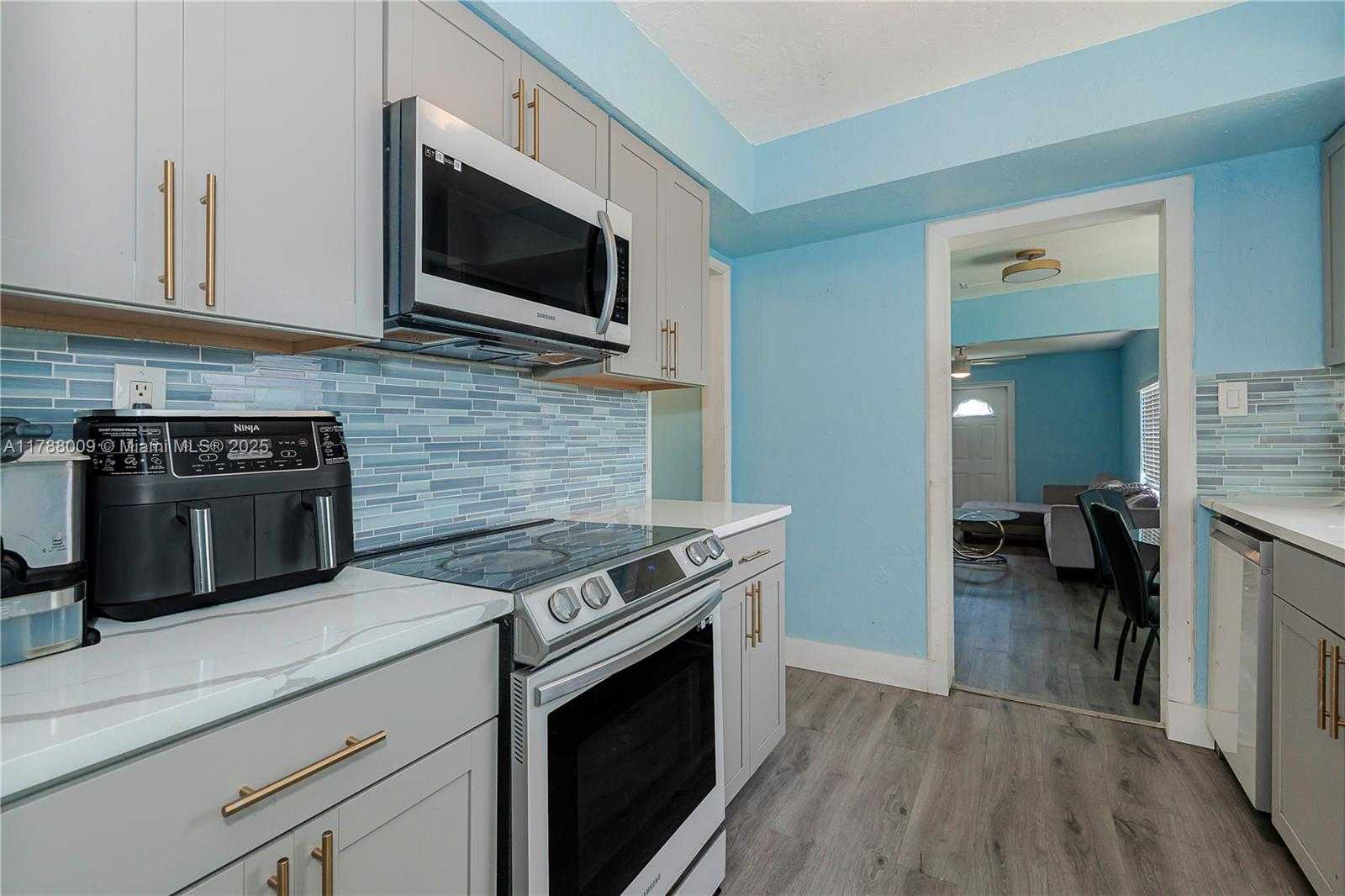 Small Image of 1027 NORTH EAST 33RD ST, Oakland Park Number 11