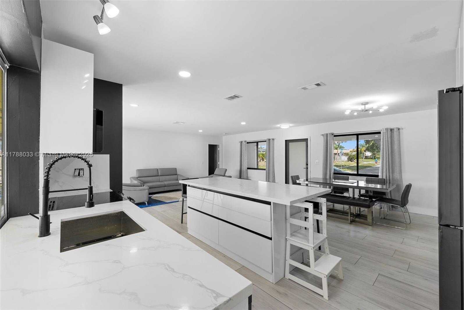 Small Image of 3890 NORTH WEST 4TH CT, Coconut Creek Number 11