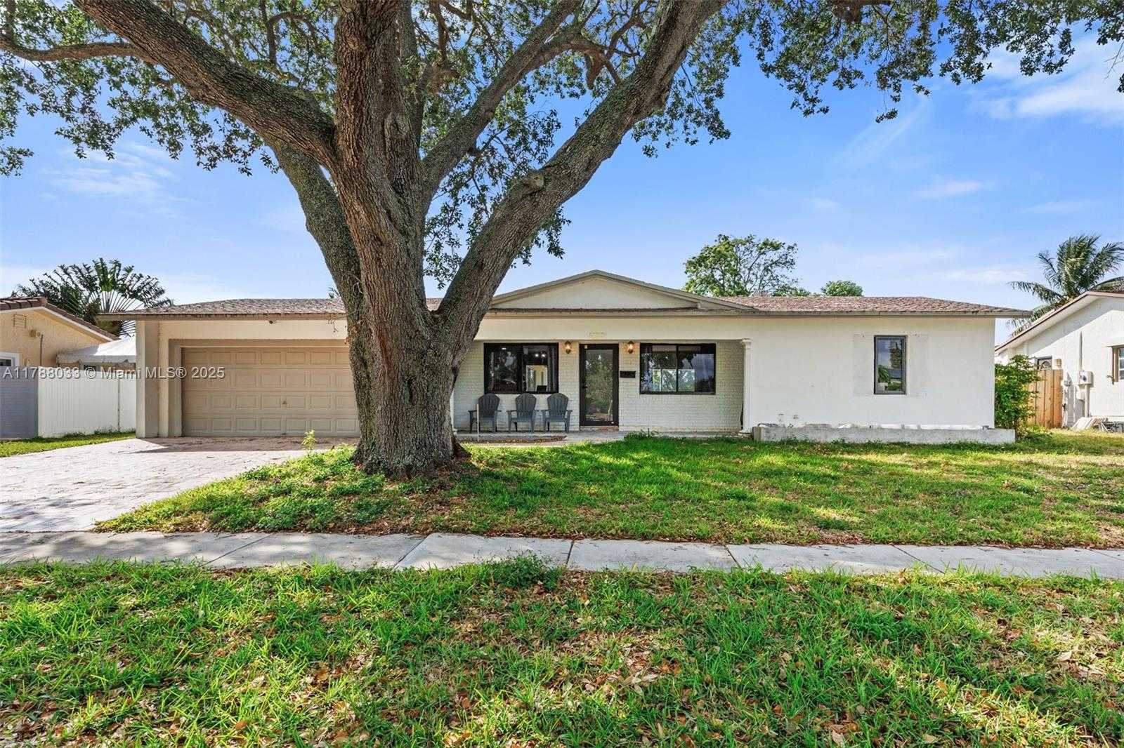 Small Image of 3890 NORTH WEST 4TH CT, Coconut Creek Number 2