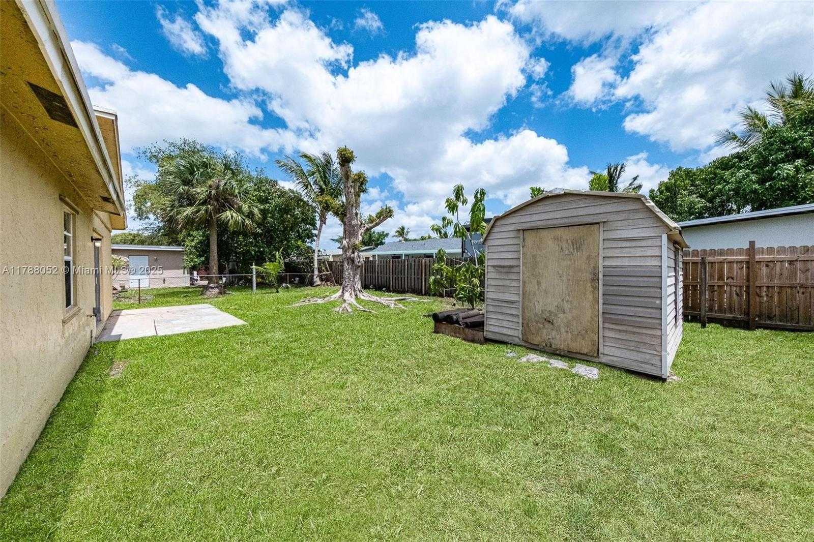 Small Image of 702 SOUTH WEST 79TH AVE, North Lauderdale Number 12