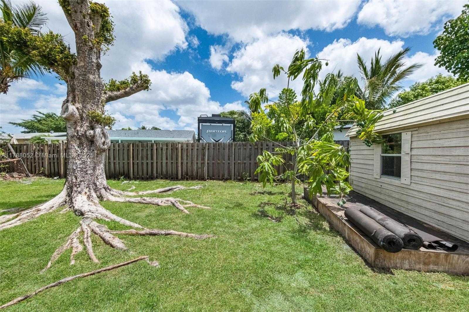 Small Image of 702 SOUTH WEST 79TH AVE, North Lauderdale Number 15