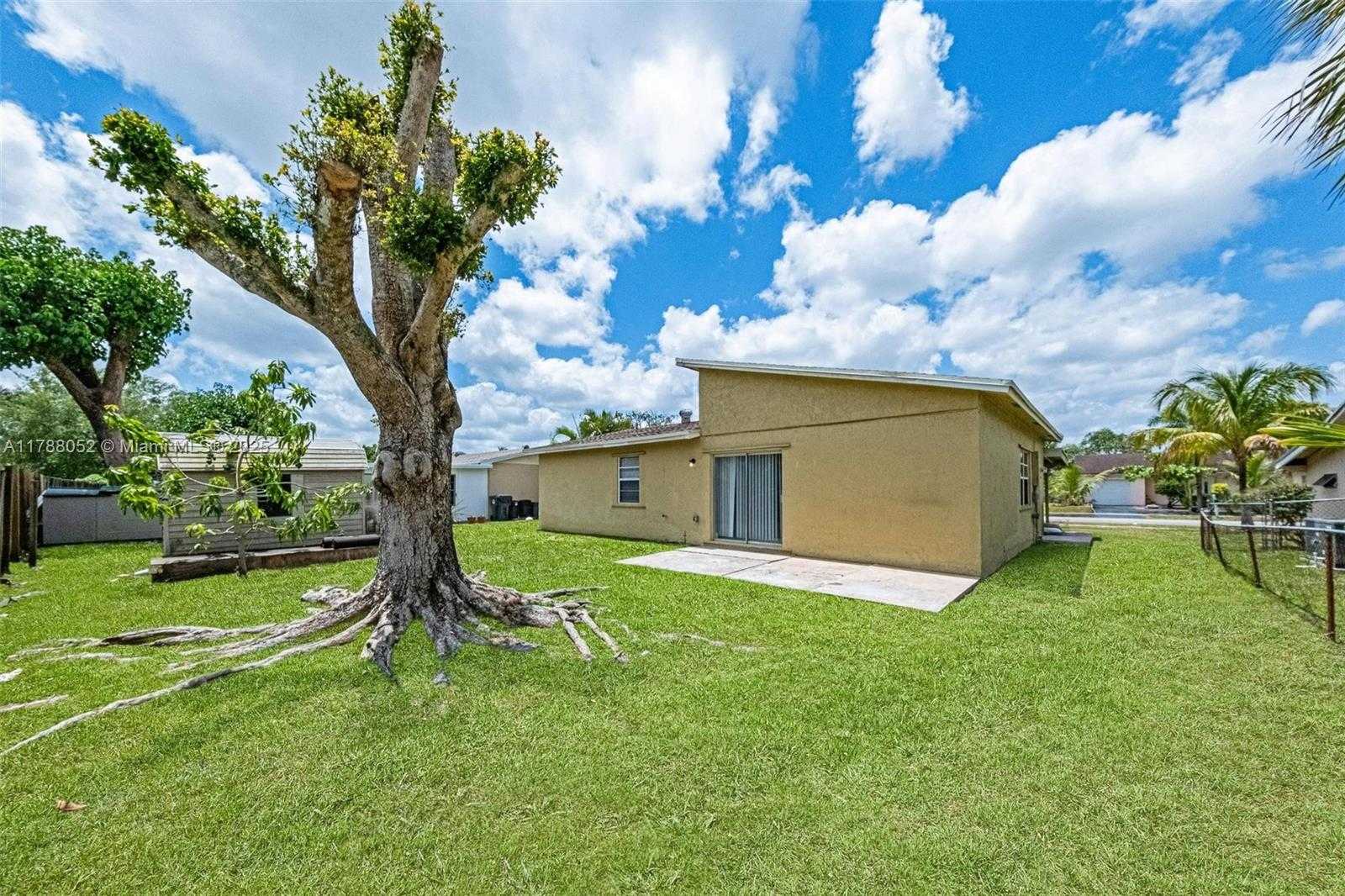 Small Image of 702 SOUTH WEST 79TH AVE, North Lauderdale Number 18