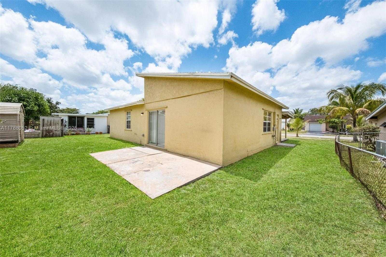 Small Image of 702 SOUTH WEST 79TH AVE, North Lauderdale Number 19