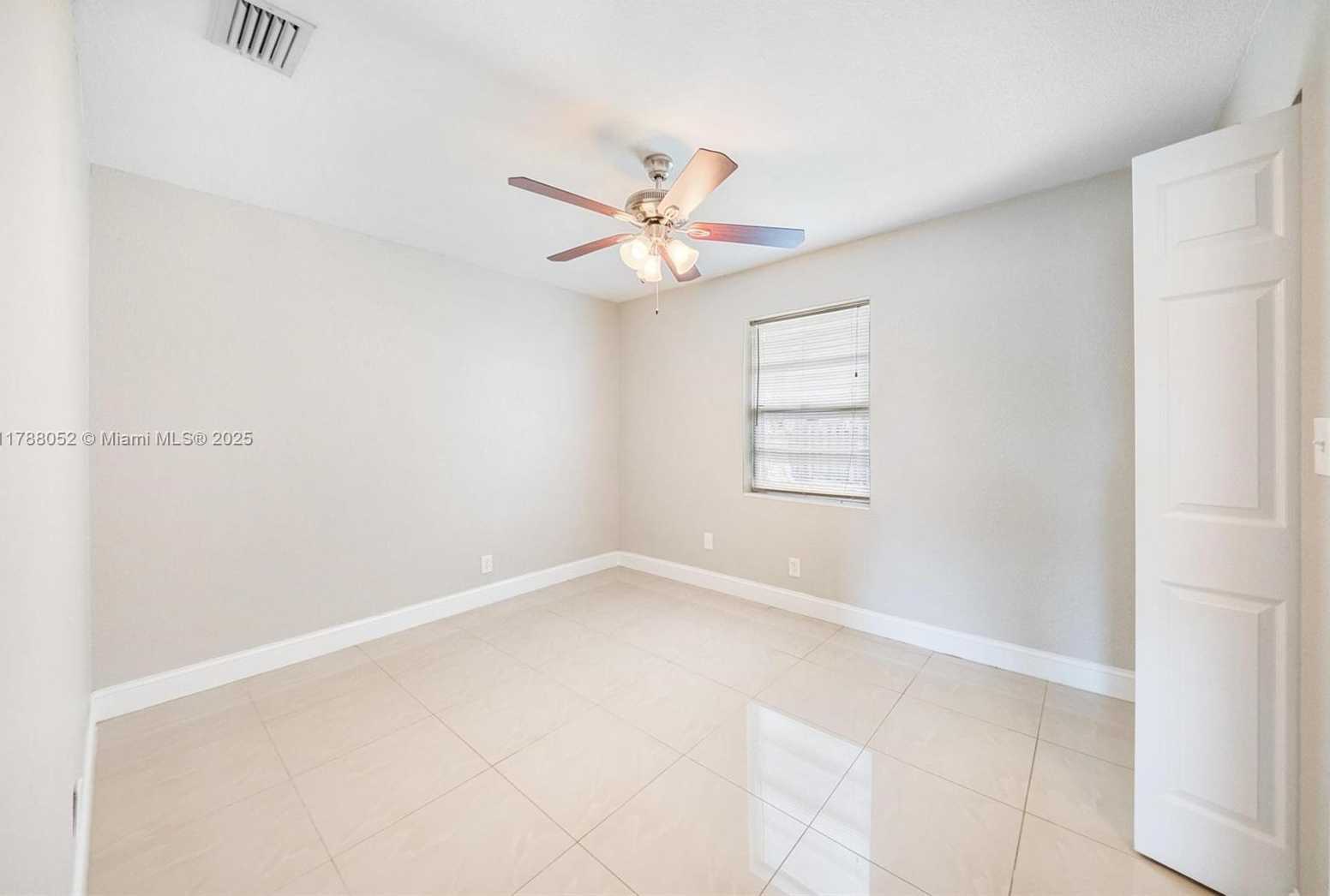 Small Image of 702 SOUTH WEST 79TH AVE, North Lauderdale Number 39
