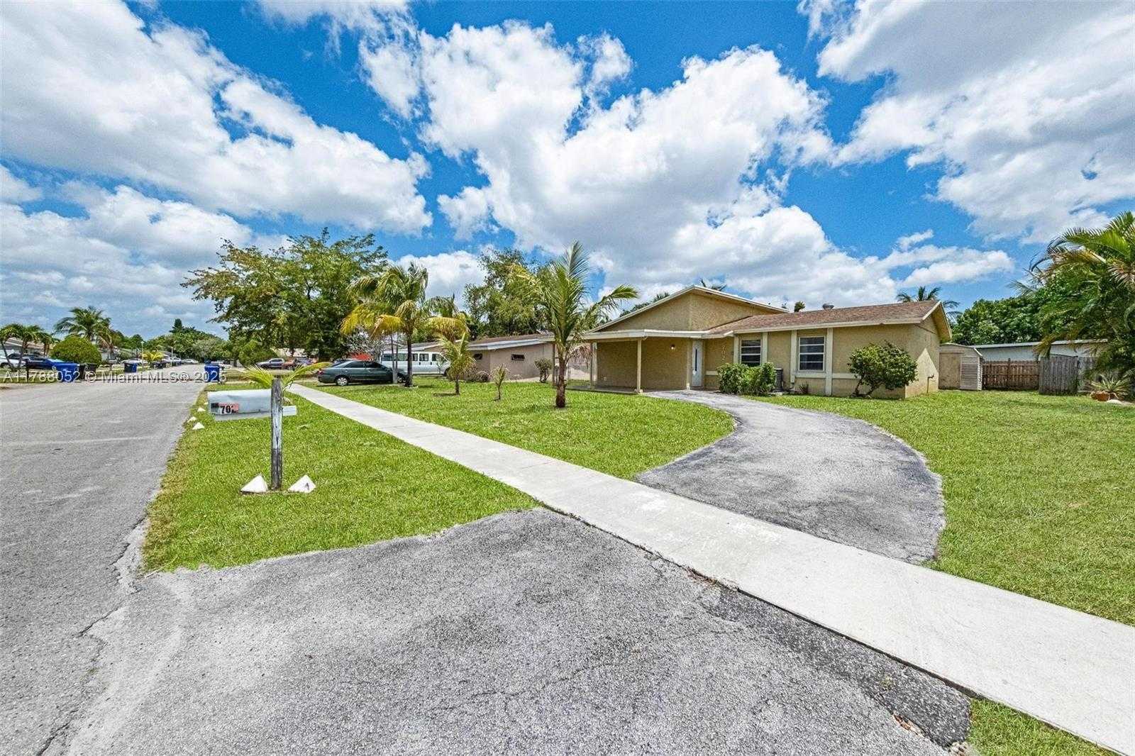 Small Image of 702 SOUTH WEST 79TH AVE, North Lauderdale Number 4