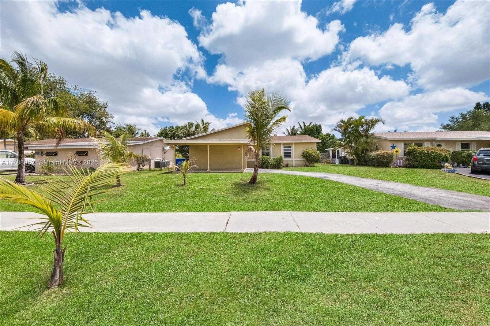 Small Image of 702 SOUTH WEST 79TH AVE, North Lauderdale Number 5